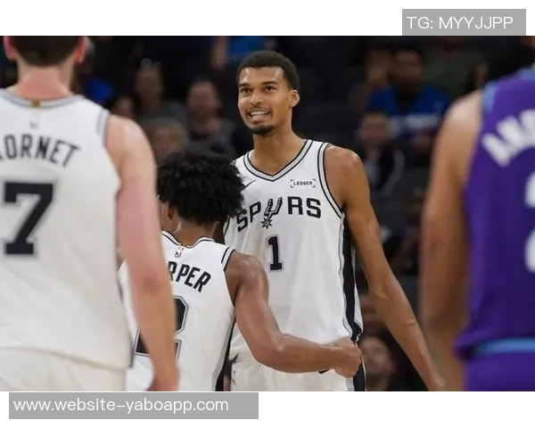 名记点评浓眉防守能力超群却被文班轻松突破如同路人甲 名记点评浓眉防守能力超群却被文班轻松突破如同路人甲