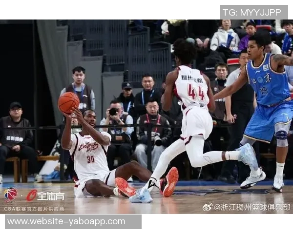 常规赛第十二场比赛开局慢热最终不敌辽宁队展现出需改进的地方