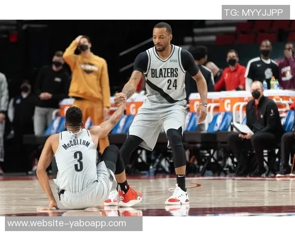 鲍威尔谈球队开局定调强调攻防两端坚持风格的重要性